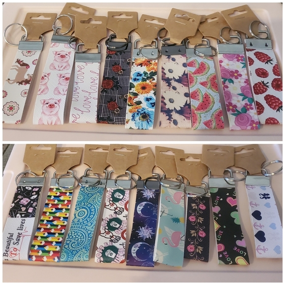 ✨️10/$10✨️ 1pc Random Keychain - Picture 1 of 4